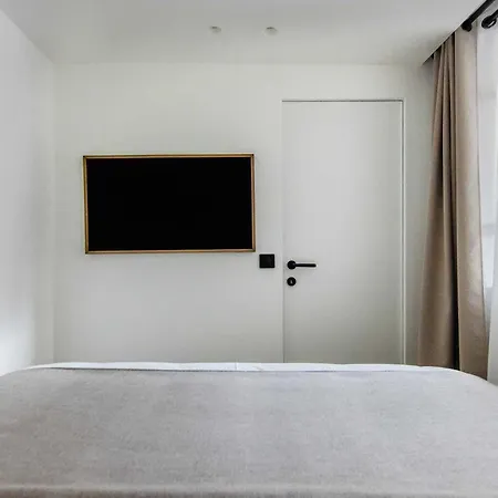 Magnificent -1br-4p- Canal Saint-martin *